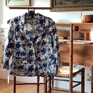 Joan Rivers Blue and White Floral Button Down Jacket, Tailored Fit - Cute!
